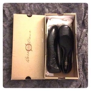 Stowaway II Flats Black Leather Crown by Born 6.5